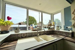 Kitchen- click for photo gallery